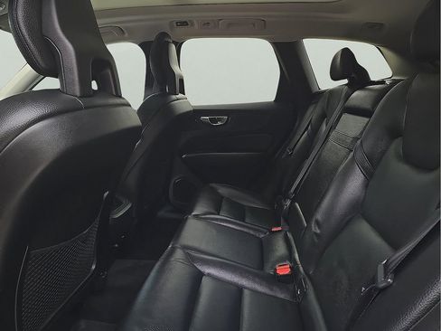 Used 2018 Volvo XC60 T6 Momentum w/ Advanced Package image 10