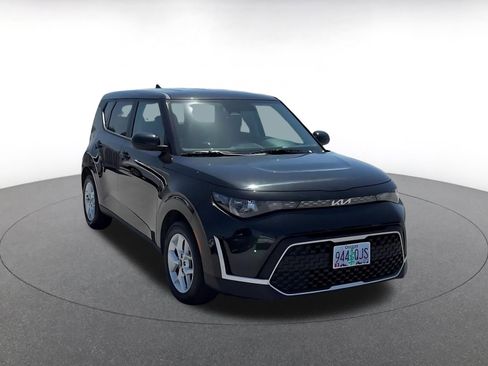 Used 2025 Kia Soul LX w/ LX Technology Package FWD image 3