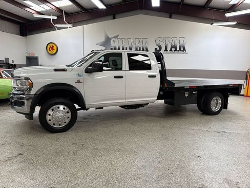 Used 2023 RAM 4500 Tradesman w/ Chrome Appearance Group RWD image 2
