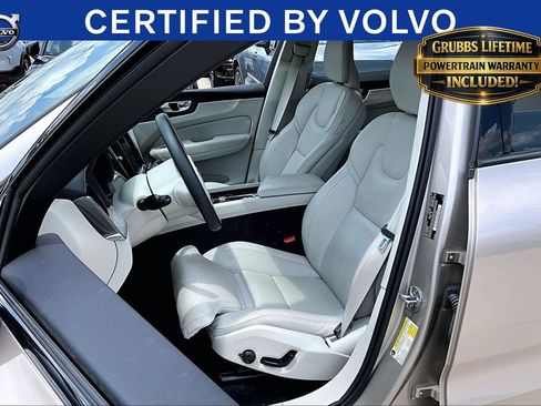 Used 2025 Volvo XC60 B5 Ultra AWD/4WD image 32