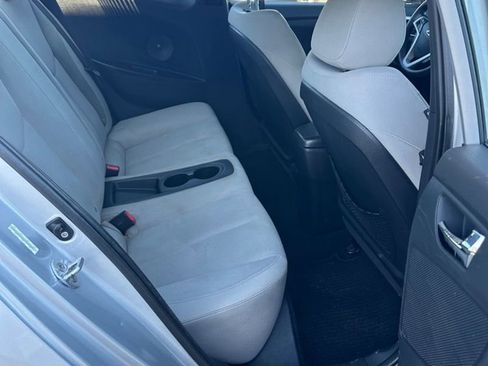 Used 2012 Hyundai Veloster image 11