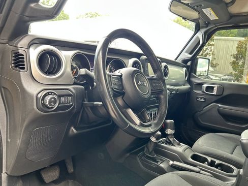 Used 2021 Jeep Gladiator Sport AWD/4WD image 8