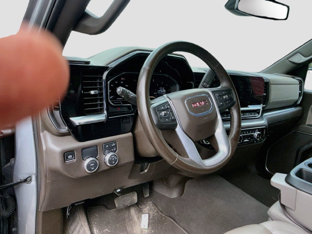 Used 2025 GMC Sierra 1500 SLT RWD image 10
