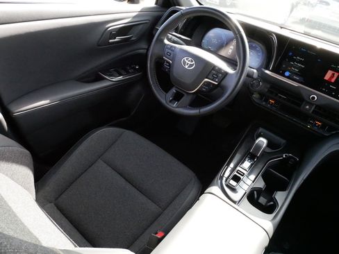 Certified 2024 Toyota Crown XLE image 9