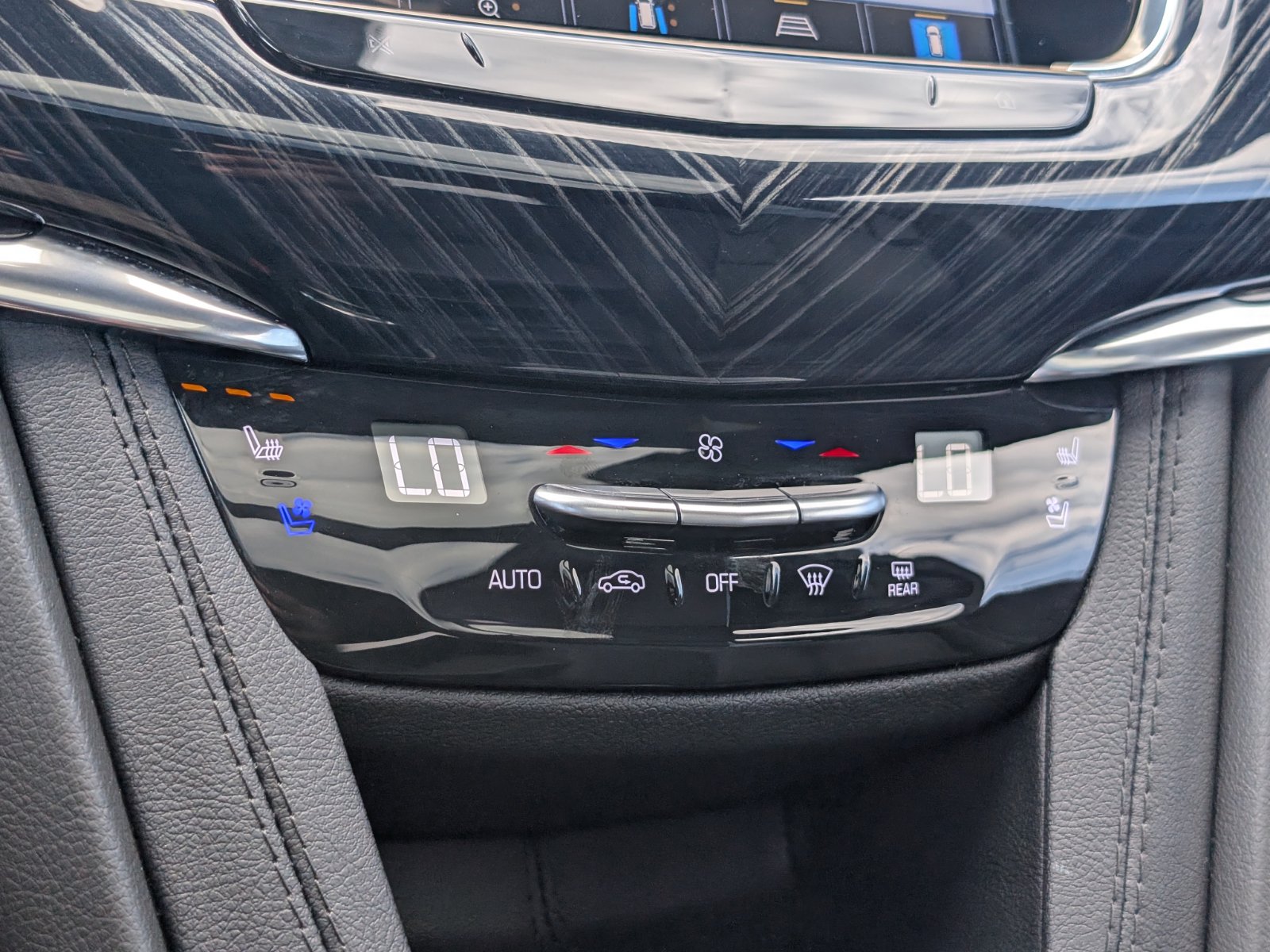 Used 2023 Cadillac XT6 Premium Luxury w/ Technology Package AWD/4WD image 15