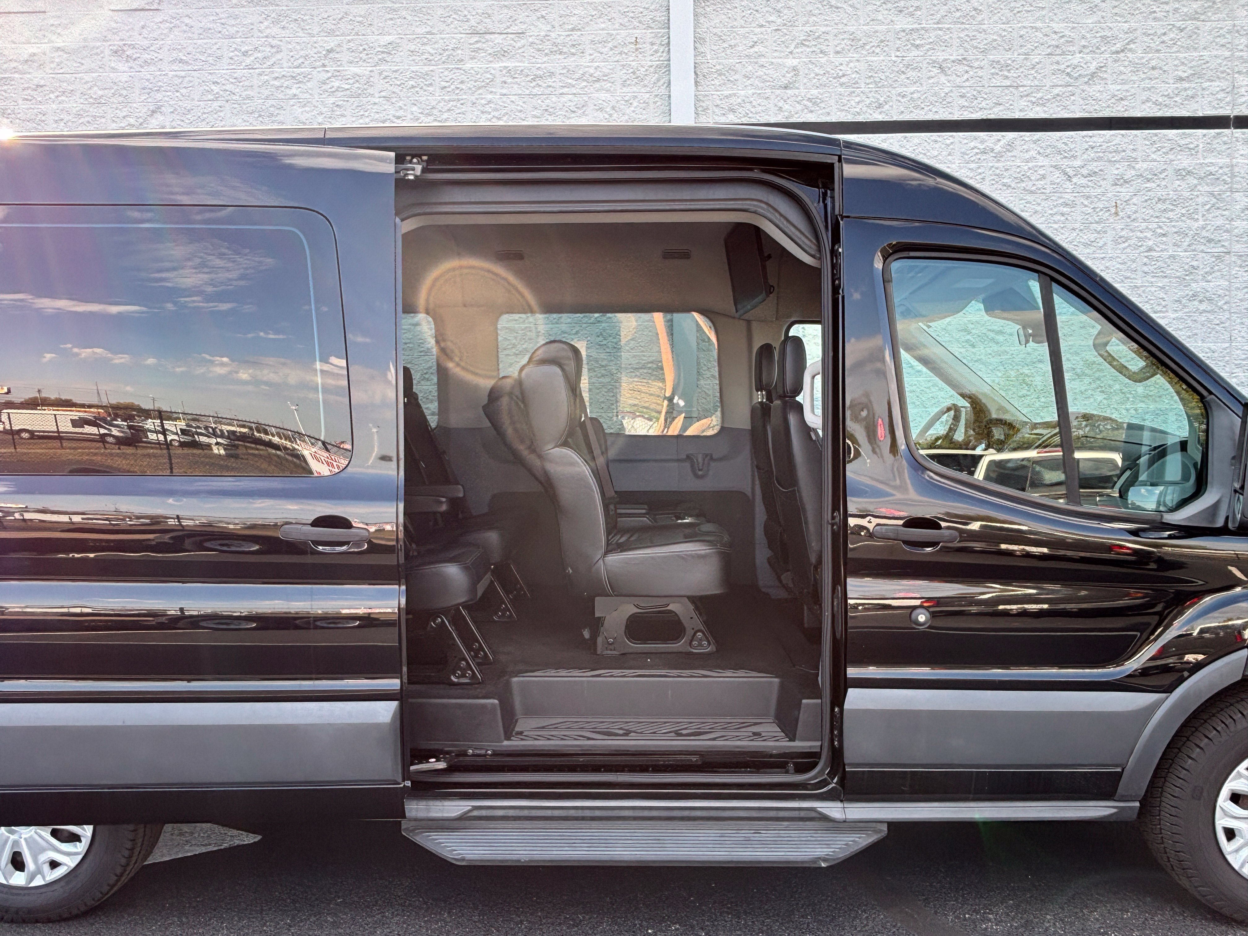 Used 2018 Ford Transit 350 XLT RWD image 7
