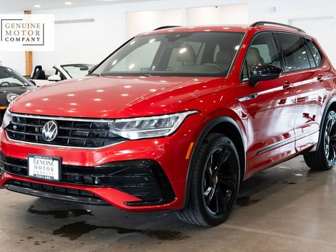 Used 2024 Volkswagen Tiguan SE R-Line image 1