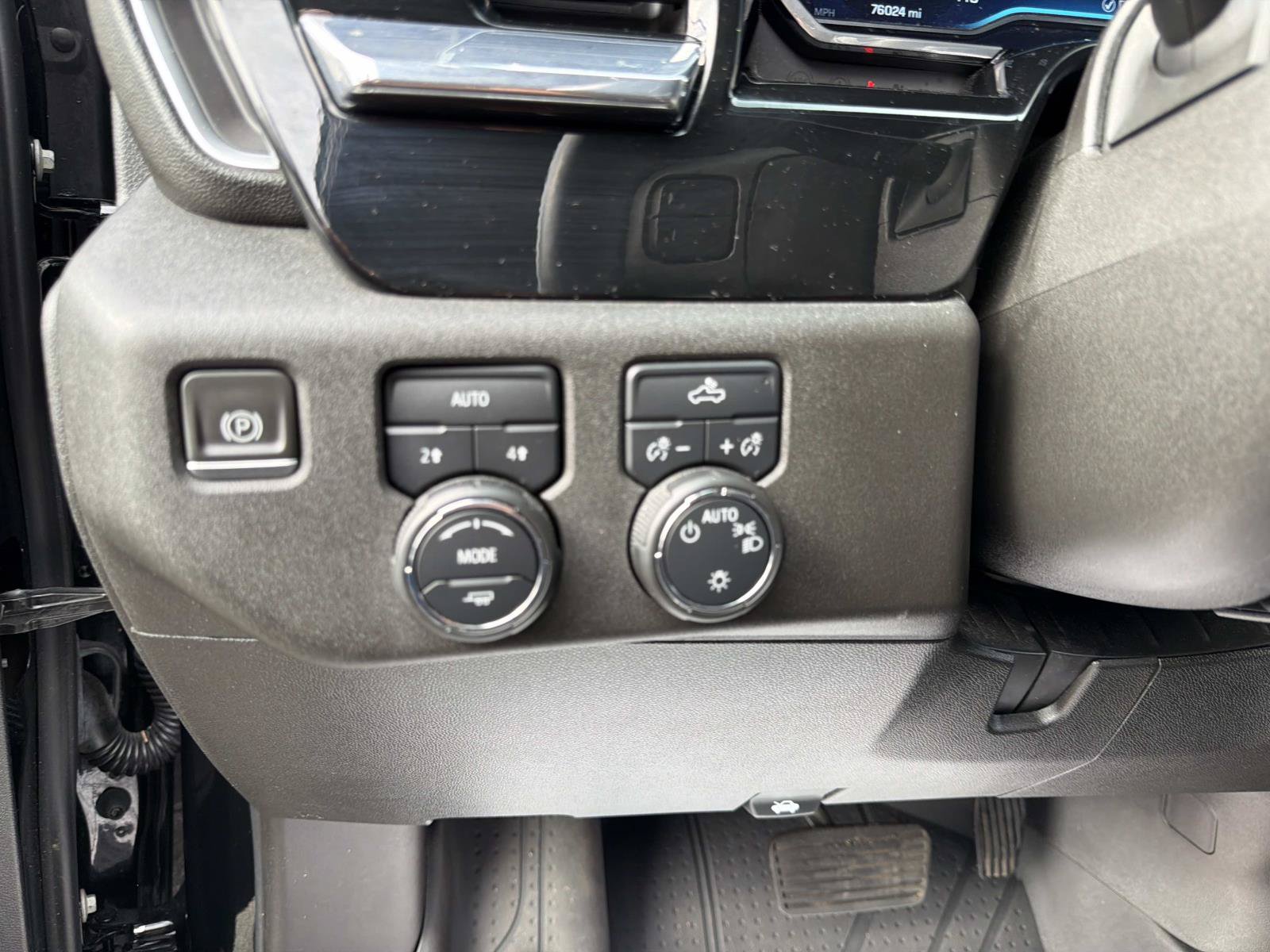 Used 2023 Chevrolet Silverado 1500 LT AWD/4WD image 19