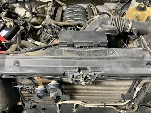 Used 2012 Ford F150 XLT AWD/4WD image 6