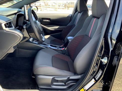 Used 2025 Toyota Corolla SE w/ SE Premium Package image 8