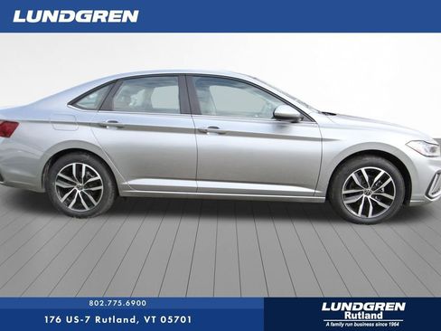 New 2026 Volkswagen Jetta SE FWD image 3