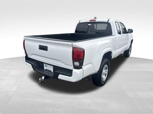 Used 2022 Toyota Tacoma SR w/ SR Convenience Package RWD image 5
