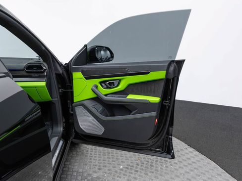 Used 2022 Lamborghini Urus AWD/4WD image 49