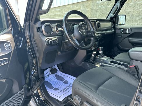 Used 2021 Jeep Gladiator Sport image 10
