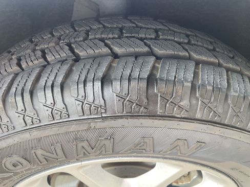 Used 2024 Chrysler Pacifica Touring-L FWD image 6