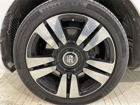 Used 2019 Rolls-Royce Cullinan image 12