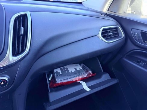 Used 2019 Chevrolet Equinox LT w/ Driver Convenience Package image 25