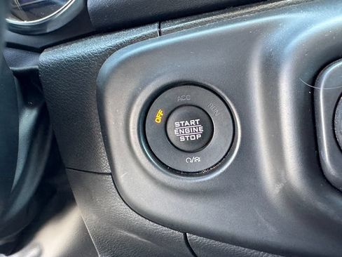 Used 2022 Jeep Wrangler Unlimited Sahara AWD/4WD image 14