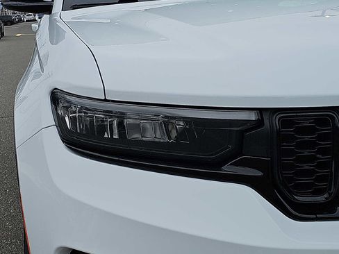 Used 2023 Jeep Grand Cherokee Altitude image 9