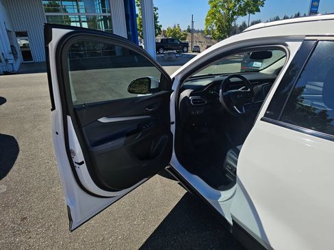 Used 2023 Chevrolet Bolt EUV LT w/ Convenience Package FWD image 18