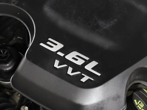 Used 2019 Dodge Charger SXT image 17