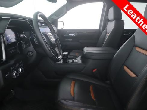 Used 2025 GMC Sierra 1500 AT4 w/ Technology Package AWD/4WD image 16