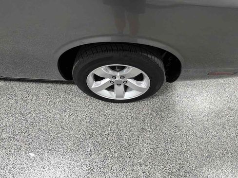 Used 2011 Dodge Challenger image 37