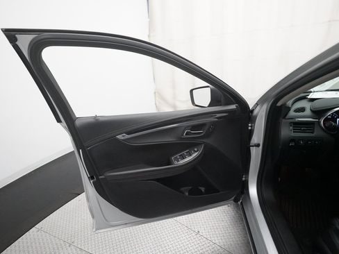 Used 2016 Chevrolet Impala LT w/ Convenience Package image 26