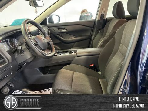 Used 2025 Nissan Rogue SV AWD/4WD image 9