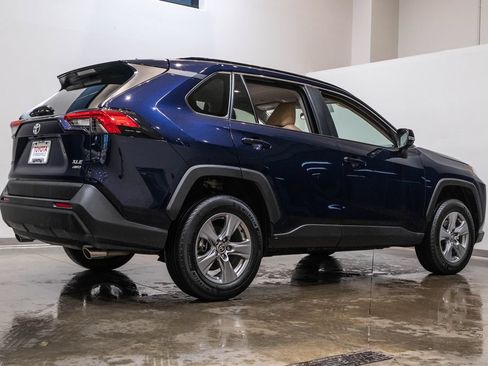 Used 2025 Toyota RAV4 XLE AWD/4WD image 9