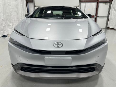 Used 2025 Toyota Prius XLE image 2