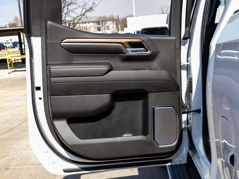 Used 2024 Chevrolet Silverado 1500 High Country w/ Technology Package image 37