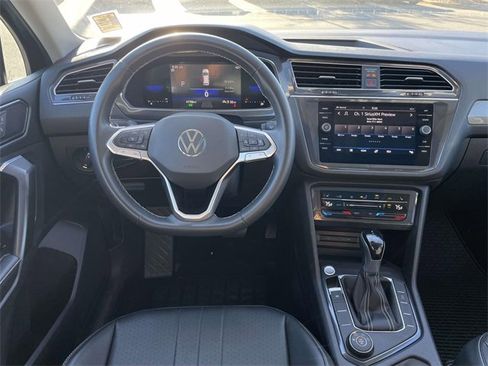 Used 2022 Volkswagen Tiguan SE image 25