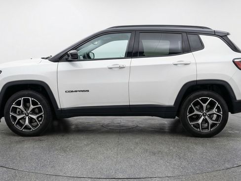 Used 2025 Jeep Compass Limited image 5