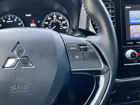 Used 2020 Mitsubishi Outlander ES image 15