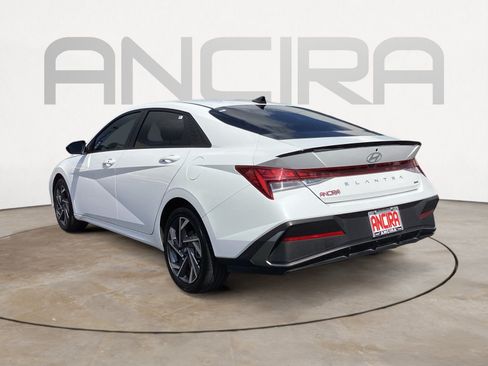 Used 2025 Hyundai Elantra SEL FWD image 12
