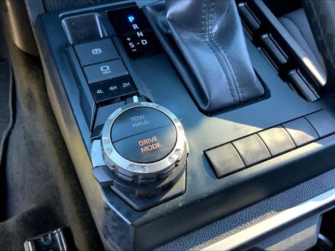 Used 2025 Toyota Tacoma TRD Sport image 33