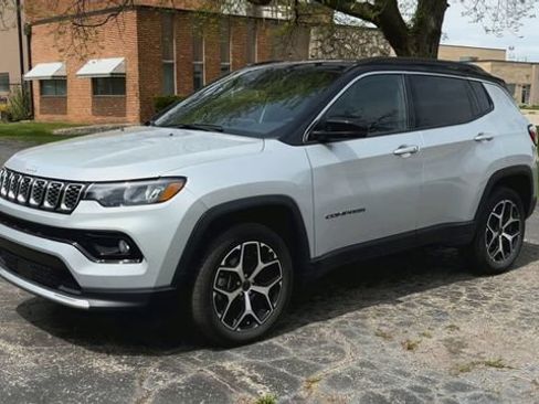 Used 2025 Jeep Compass Limited AWD/4WD image 4