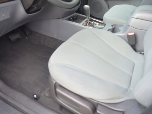 Used 2011 Hyundai Santa Fe GLS image 11