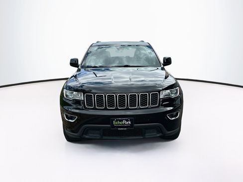Used 2018 Jeep Grand Cherokee Laredo AWD/4WD image 2