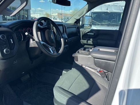 Used 2021 Chevrolet Silverado 2500 Custom w/ Custom Value Package image 11