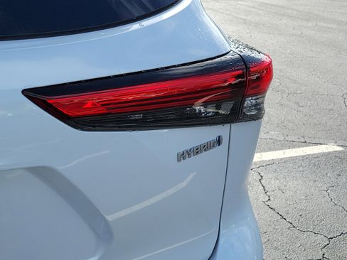 Used 2023 Toyota Highlander Platinum FWD image 11