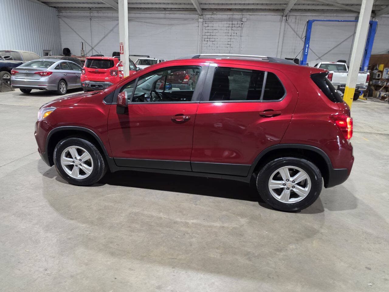 Used 2021 Chevrolet Trax LT w/ LT Convenience Package AWD/4WD image 5