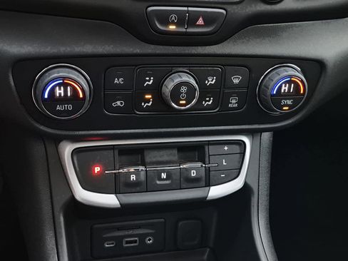 Certified 2022 GMC Terrain SLT w/ Infotainment Package II image 31