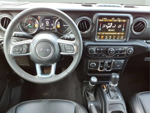 Used 2023 Jeep Wrangler Unlimited Sahara w/ Cold Weather Group AWD/4WD image 9