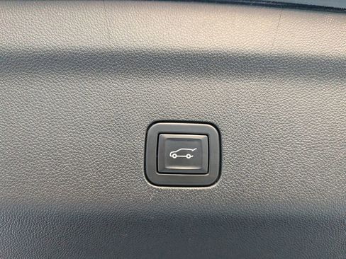 Used 2022 GMC Yukon AT4 AWD/4WD image 27