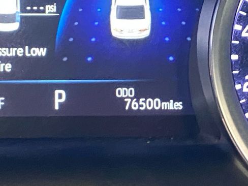 Used 2022 Toyota Camry XLE image 11