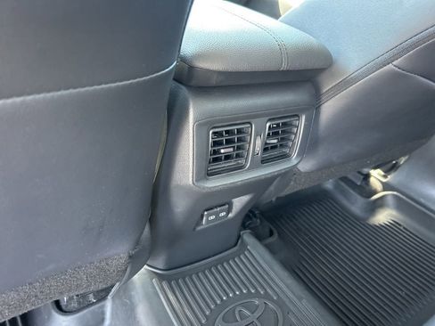 Used 2023 Toyota RAV4 XLE Premium image 15