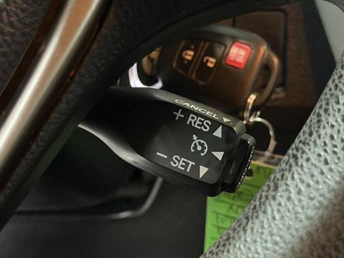 Used 2013 Toyota RAV4 XLE AWD/4WD image 34