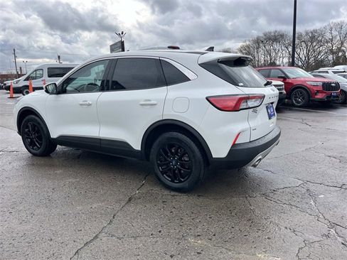 Used 2020 Ford Escape SE image 6